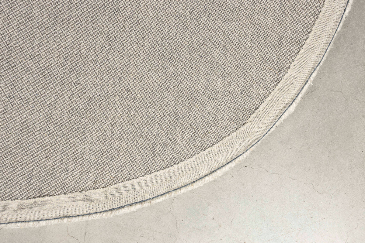 Teppich Forms in Weiss präsentiert im Onlineshop von KAQTU Design AG. Teppich ist von Zuiver