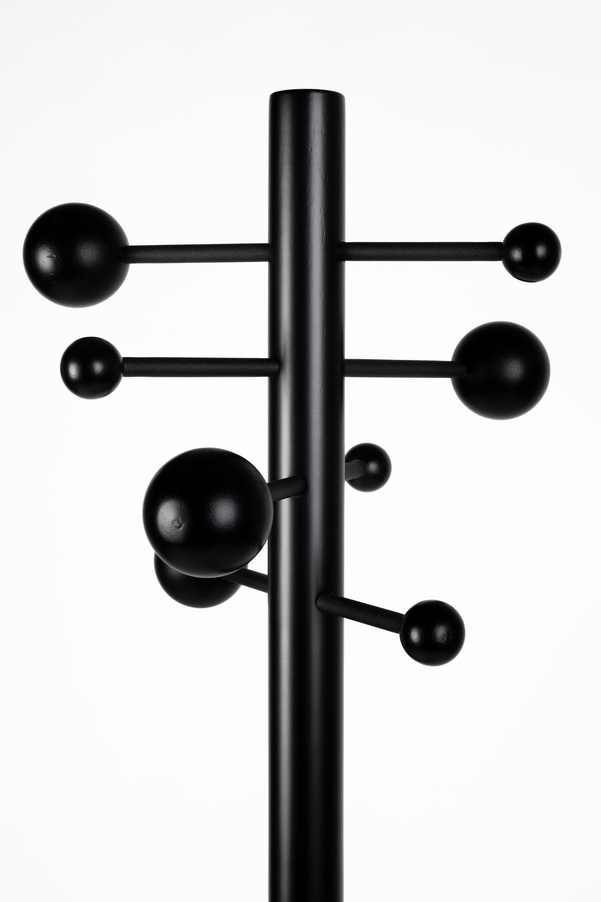 Kleiderständre Jason in Schwarz präsentiert im Onlineshop von KAQTU Design AG. Kleiderständer ist von Zuiver