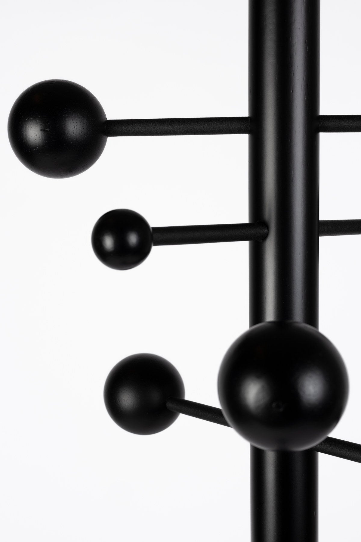 Kleiderständre Jason in Schwarz präsentiert im Onlineshop von KAQTU Design AG. Kleiderständer ist von Zuiver