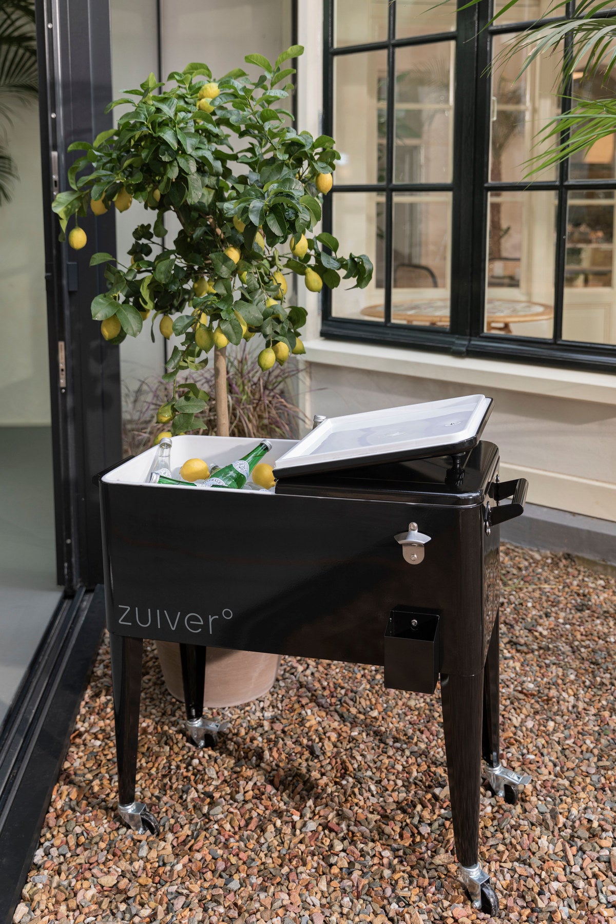 Kühler Be Cool in Schwarz präsentiert im Onlineshop von KAQTU Design AG. Kühltasche ist von Zuiver