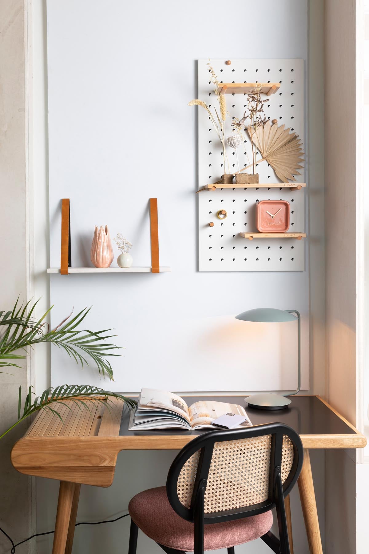 Pegboard Bundy in Weiss präsentiert im Onlineshop von KAQTU Design AG. Pinnwand ist von Zuiver