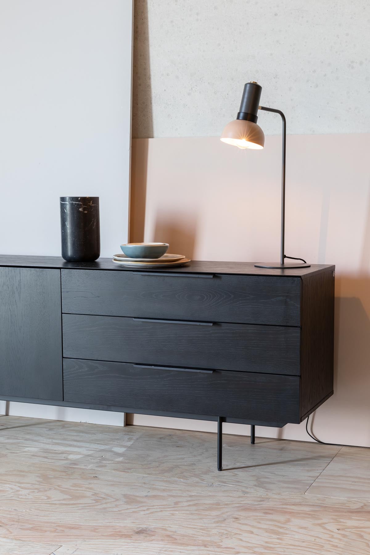 Vase Fajen in Schwarz präsentiert im Onlineshop von KAQTU Design AG. Vase ist von Zuiver