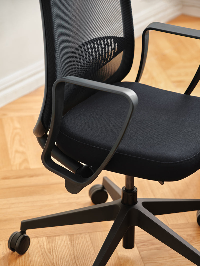 Astro ASR01 - Bürostuhl in präsentiert im Onlineshop von KAQTU Design AG. Bürostuhl ist von Mdd