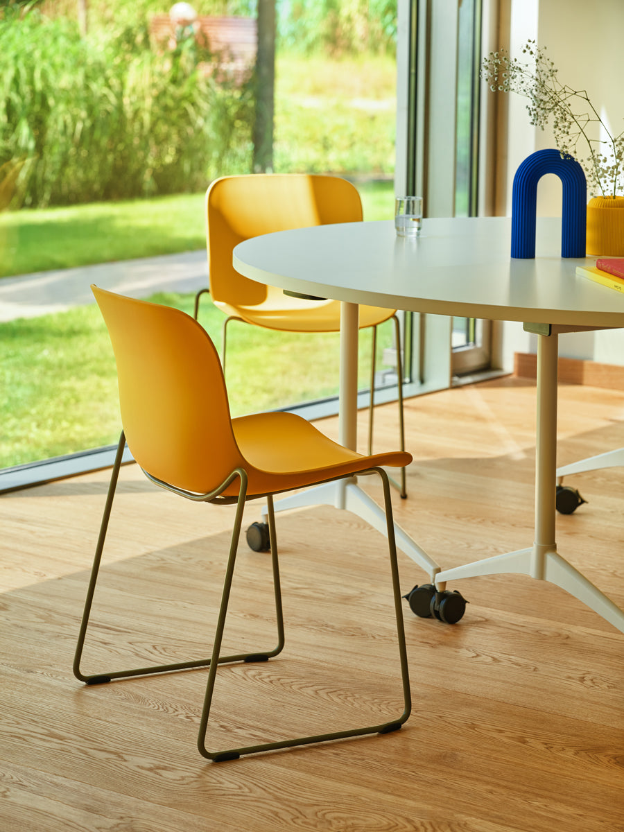 Baltic 2 Basic BLK1P28 - Stuhl Kufen-Gestell in Beige präsentiert im Onlineshop von KAQTU Design AG. Stuhl ist von Mdd
