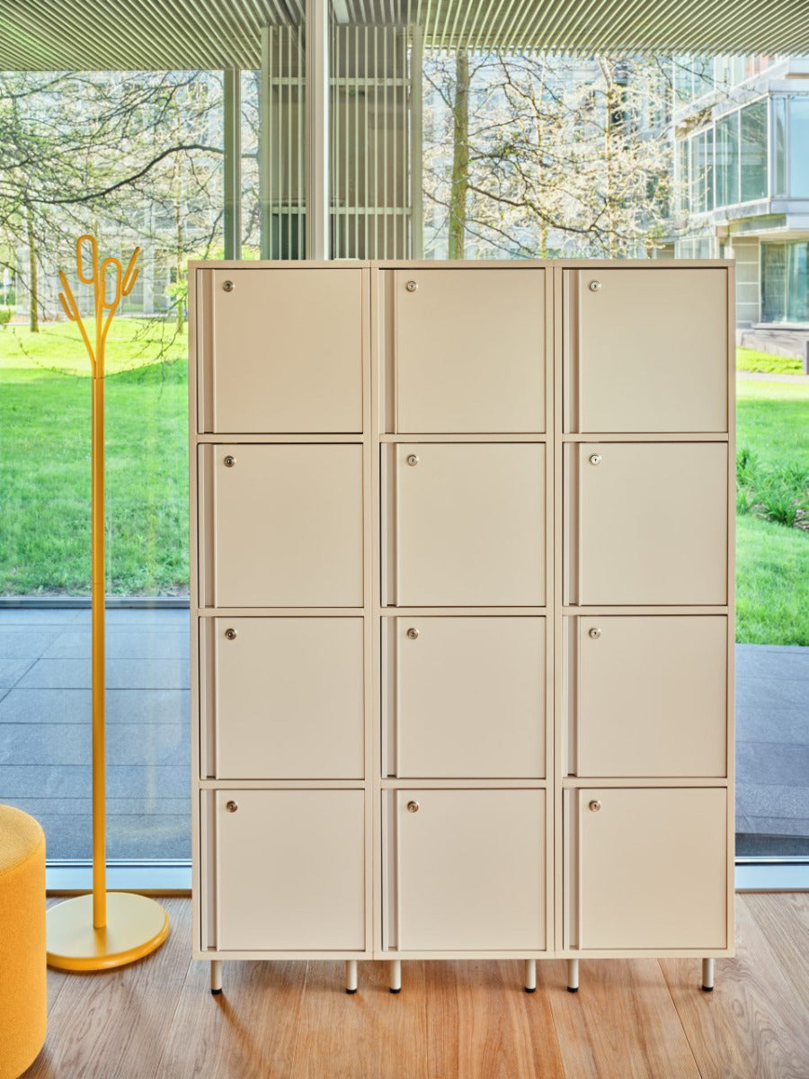 Locker Plus LKP54 - Locker-Typ Schließfachschrank in Rot präsentiert im Onlineshop von KAQTU Design AG. Büroschrank ist von Mdd
