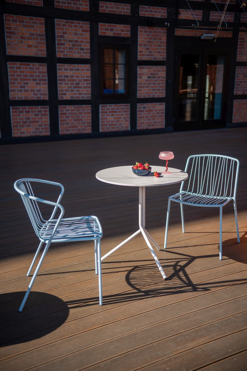Luna LUN70 - Cafeteriatisch in Ziegelrot präsentiert im Onlineshop von KAQTU Design AG. Gartentisch ist von Mdd
