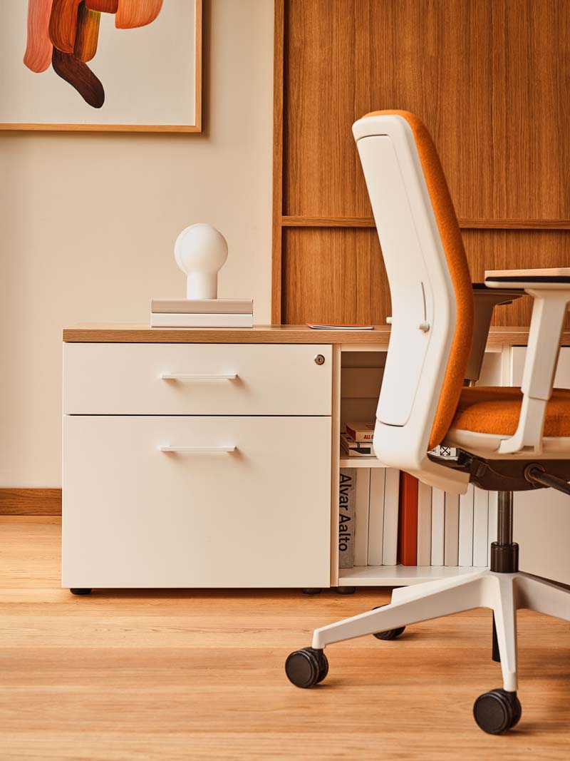 Evo EV02 - Bürostuhl gepolsterte Rückenlehne in Blau präsentiert im Onlineshop von KAQTU Design AG. Bürostuhl ist von Mdd
