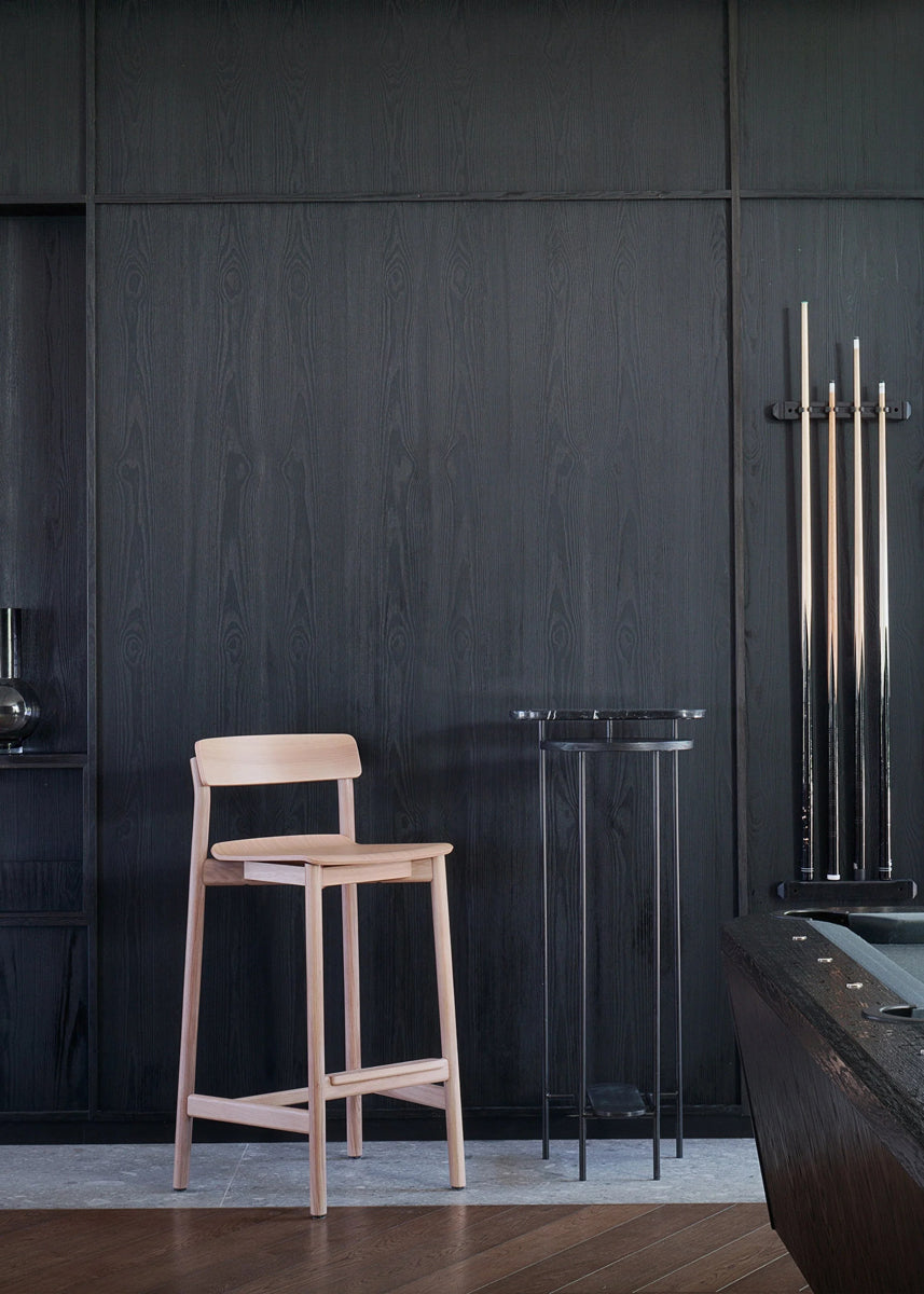 Arche ARCH03 - Holzhocker in Eiche Natur präsentiert im Onlineshop von KAQTU Design AG. Barhocker ist von Tamo