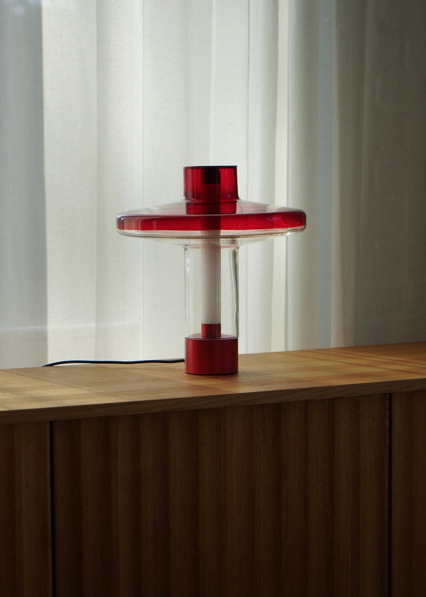 Nevo NVO01 - Lampe in Aluminium präsentiert im Onlineshop von KAQTU Design AG. Tischleuchte ist von Tamo