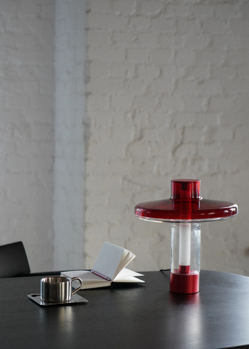 Nevo NVO01 - Lampe in Aluminium präsentiert im Onlineshop von KAQTU Design AG. Tischleuchte ist von Tamo