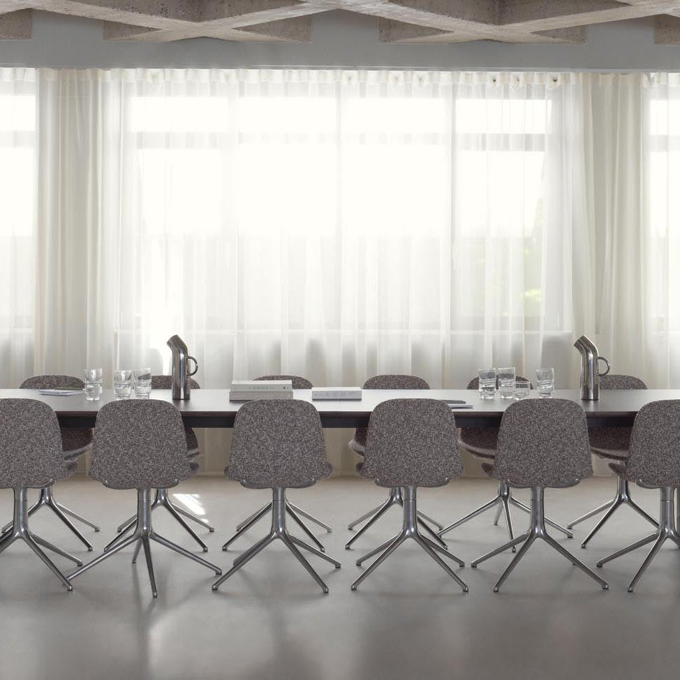 Panel von Normann Copenhagen: Tisch aus drei Elementen