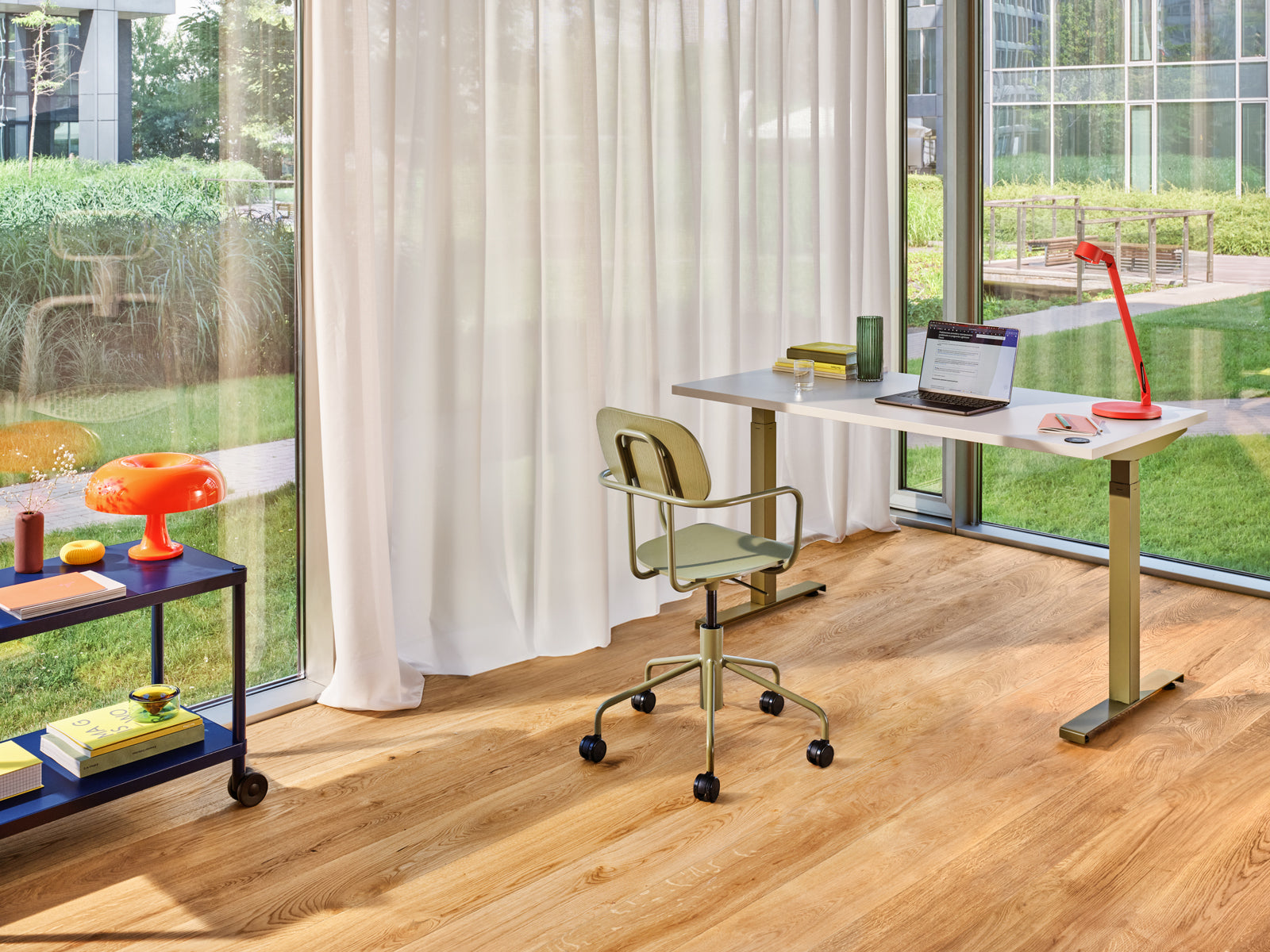 Ogi Drive BOD687 - Schreibtisch elektrisch höhenverstellbar, zweimotoriges Gestell in Honigeiche präsentiert im Onlineshop von KAQTU Design AG. Schreibtisch ist von Mdd