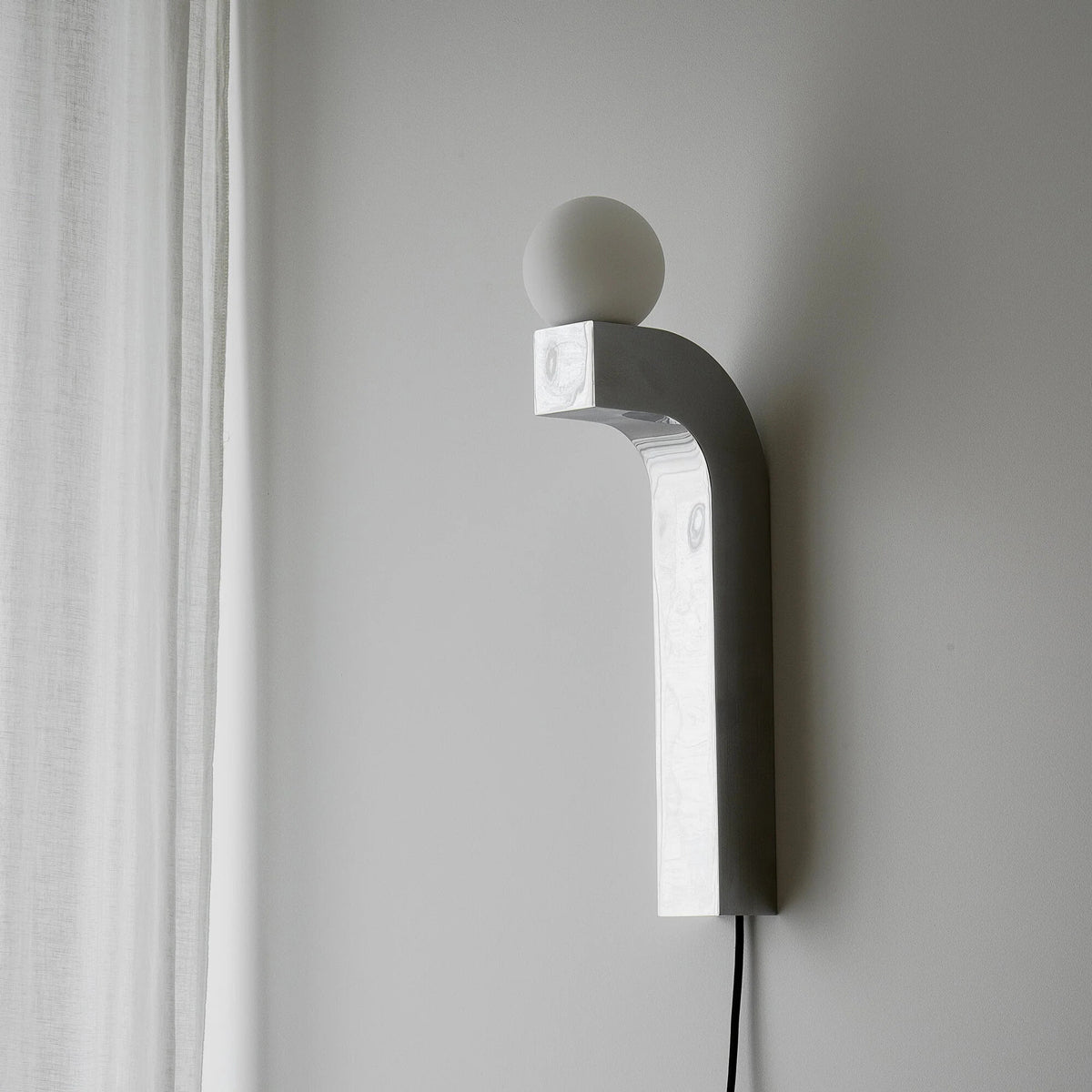 Pallia PLIA01 - Wandleuchte in Schwarz präsentiert im Onlineshop von KAQTU Design AG. Wandleuchte ist von Tamo