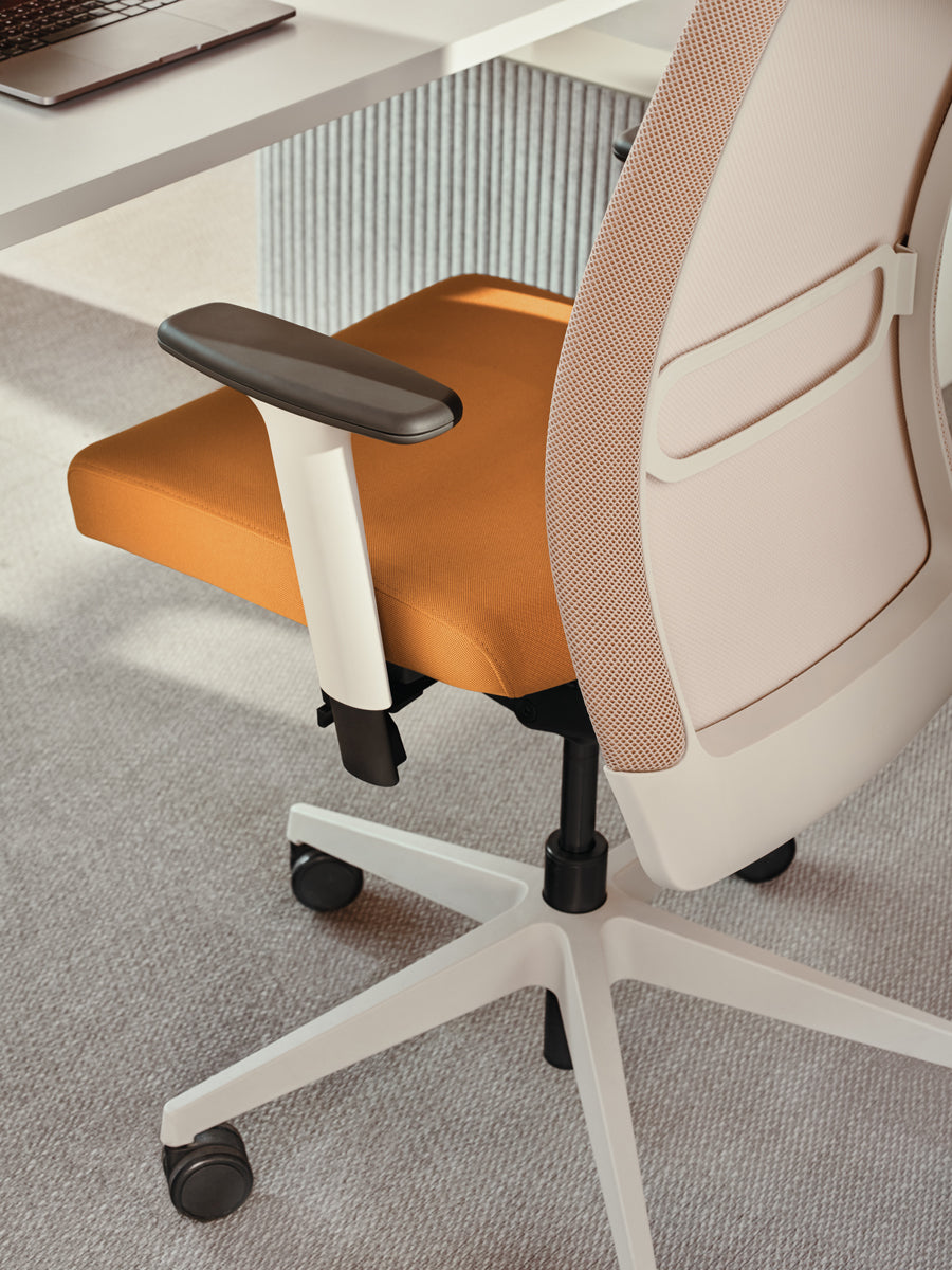 Leo LEO - Bürostuhl in Grau präsentiert im Onlineshop von KAQTU Design AG. Bürostuhl ist von Mdd