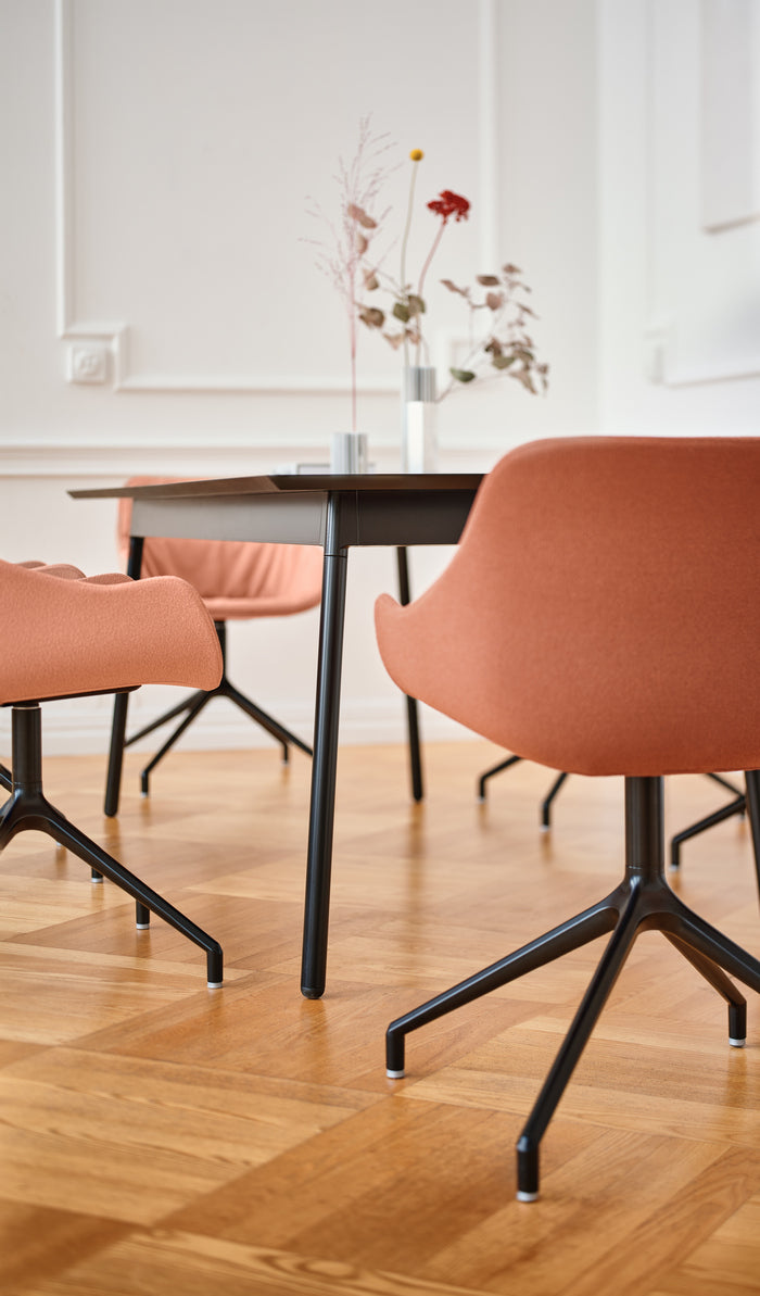 Unit UN219 - Tisch in FENIX Schwarz Matt präsentiert im Onlineshop von KAQTU Design AG. Esstisch ist von Mdd
