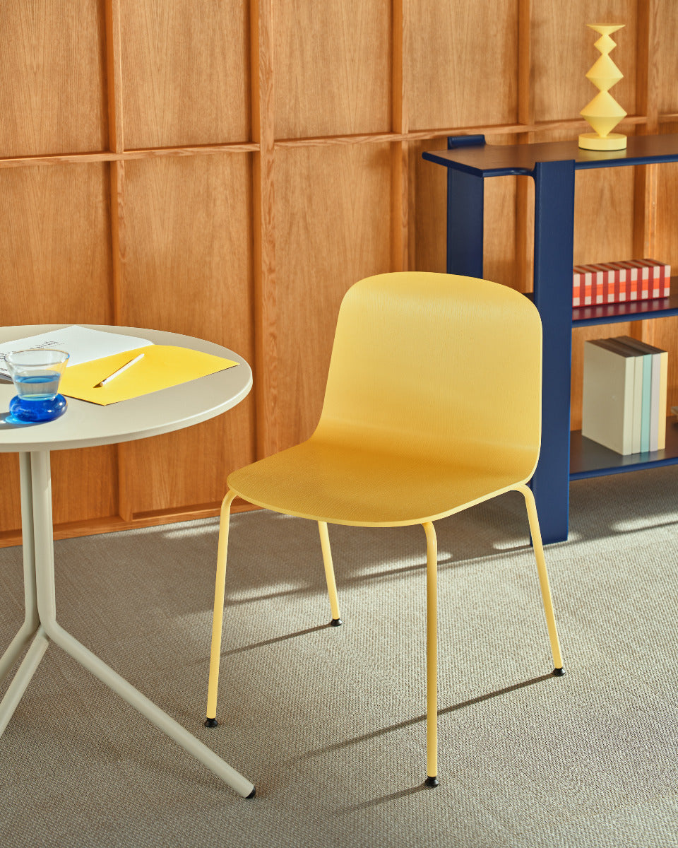 Nud ND1P1 - Stuhl aus Sperrholz mit vierbeinigem Metallgestell in Furnier Eiche Nussbaum präsentiert im Onlineshop von KAQTU Design AG. Stuhl ist von Mdd