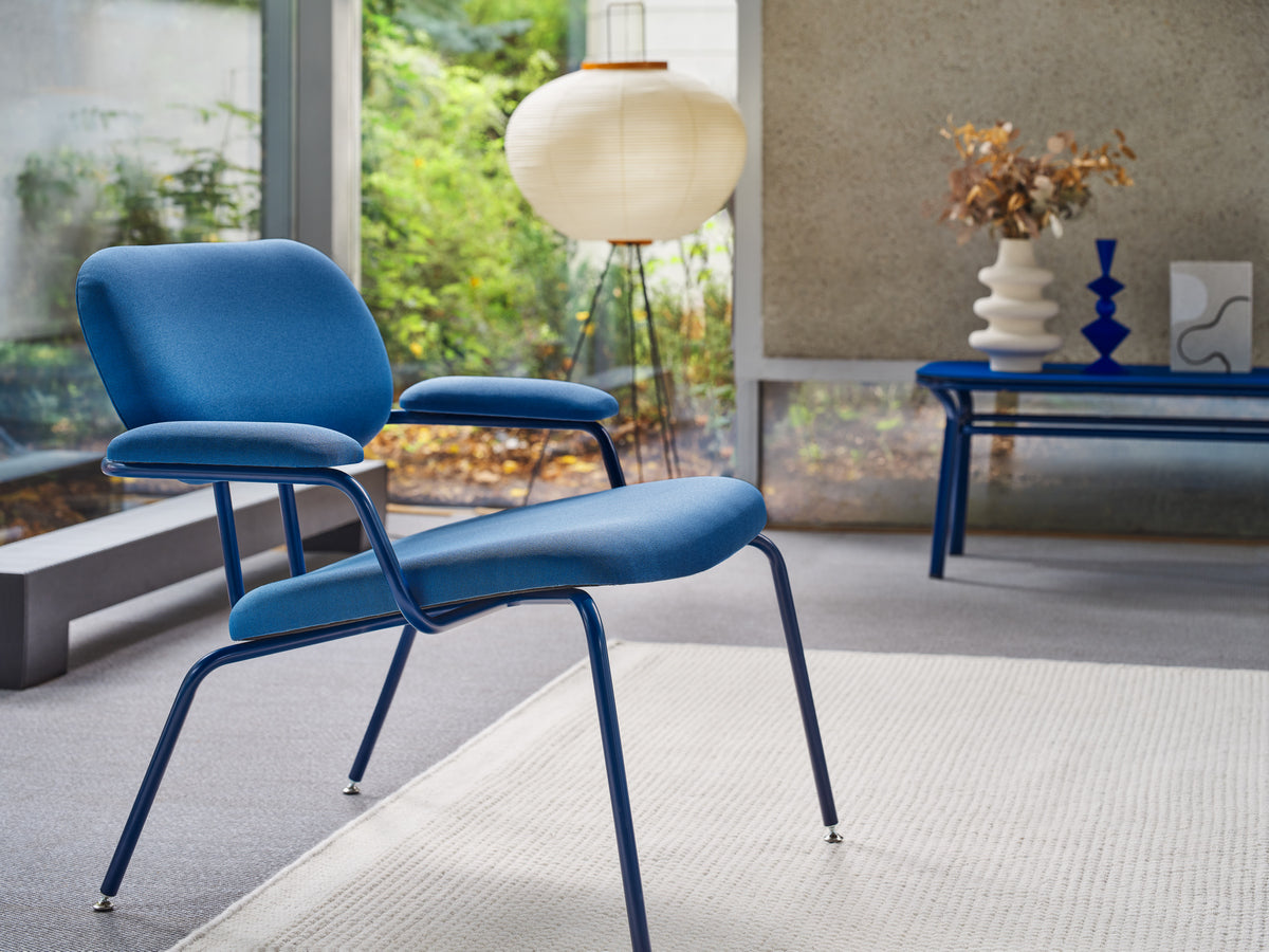 New School Lounge N4NL01F - gepolsterter Sessel in Ziegelrot präsentiert im Onlineshop von KAQTU Design AG. Sessel ist von Mdd