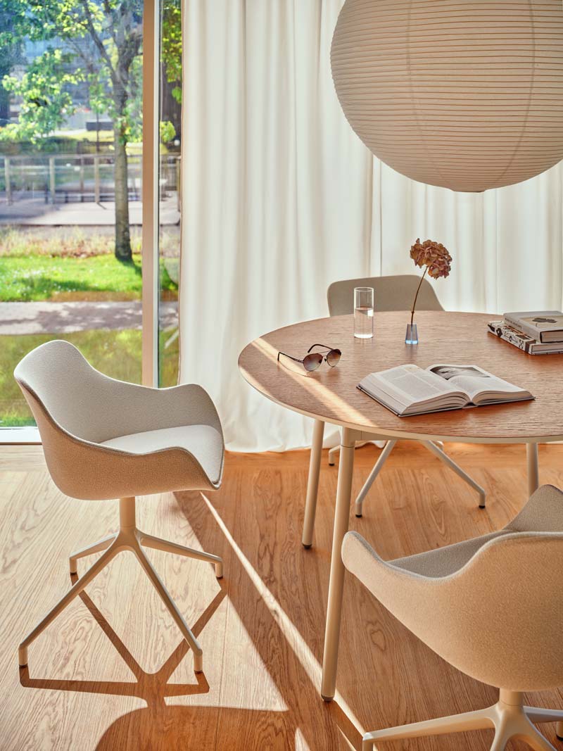 Unit UN120 - Cafeteriatisch in FENIX Schwarz Matt präsentiert im Onlineshop von KAQTU Design AG. Esstisch ist von Mdd