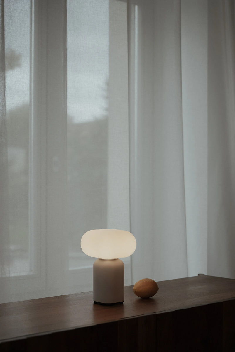 Velis VLS01 - Lampe in präsentiert im Onlineshop von KAQTU Design AG. Tischleuchte ist von Tamo