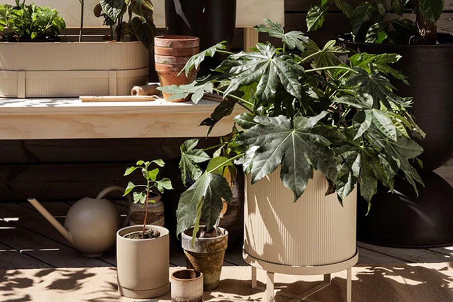Bau Topf groß von Ferm Living – moderner Pflanzentopf aus pulverbeschichtetem Stahl, Ø28 cm, Höhe 38 cm, geeignet für Innen- und Außenbereiche