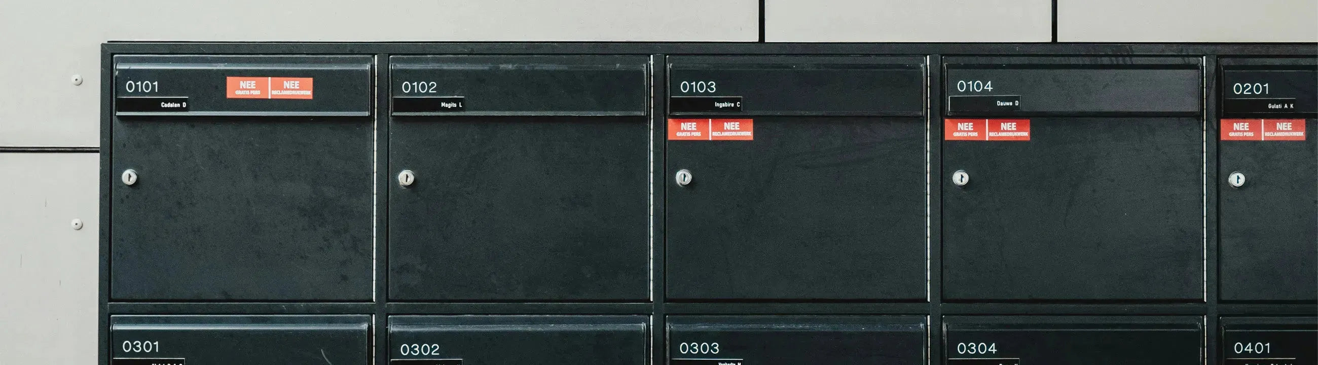 Entdecken Sie die RIEFFEL Kollektion von KAQTU: Elegante Designs, hochwertige Materialien und funktionale Produkte für jeden Stil.