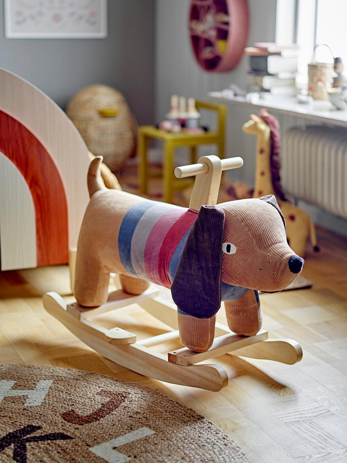 Geschenke für Kinder – Schaukeltier Hund im Kinderzimmer