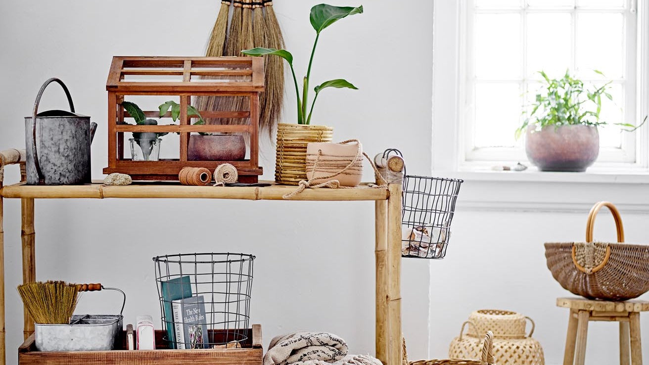 Verschiedene nachhaltige Aufbewahrungskörbe von KAQTU in unterschiedlichen Designs und Größen, perfekt für stilvolle Ordnung im Zuhause.