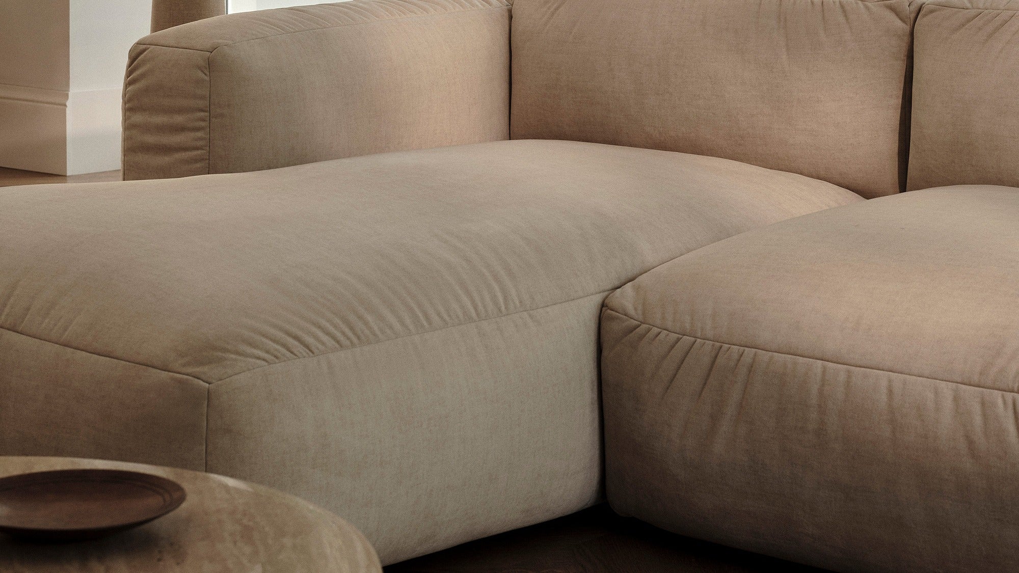 Entdecke hochwertige Wohntextilien bei KAQTU: stilvolle Bettwäsche, Kissen und Teppiche aus nachhaltigen Materialien für ein gemütliches Zuhause.