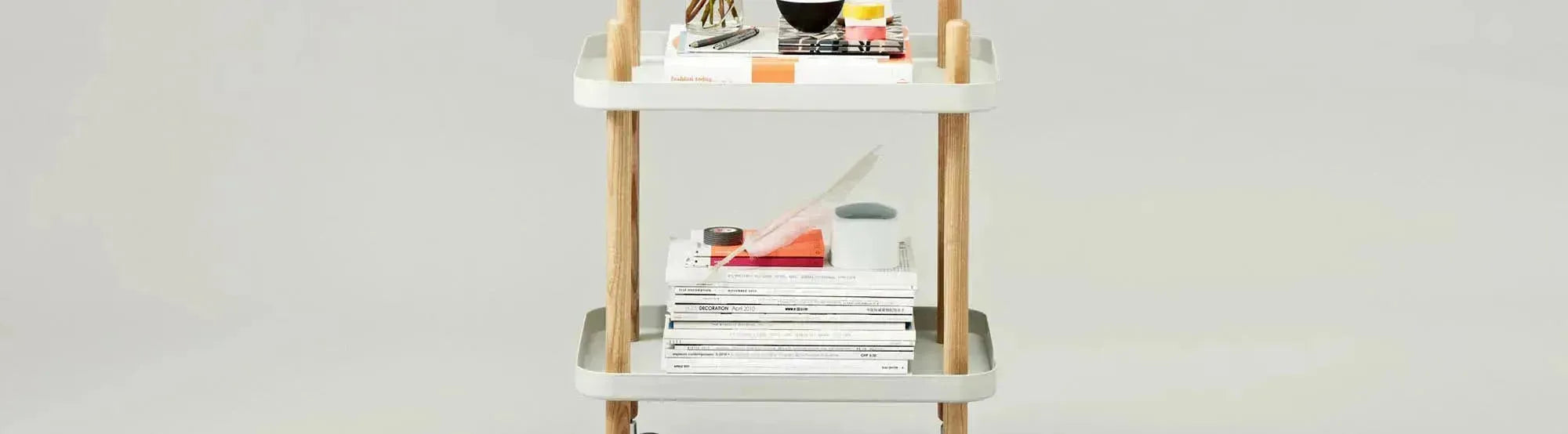 Block Trolley & Regal von Normann Copenhagen: Vielseitige Aufbewahrung aus Holz/Metall, mobil einsetzbar mit skandinavischem Design.
