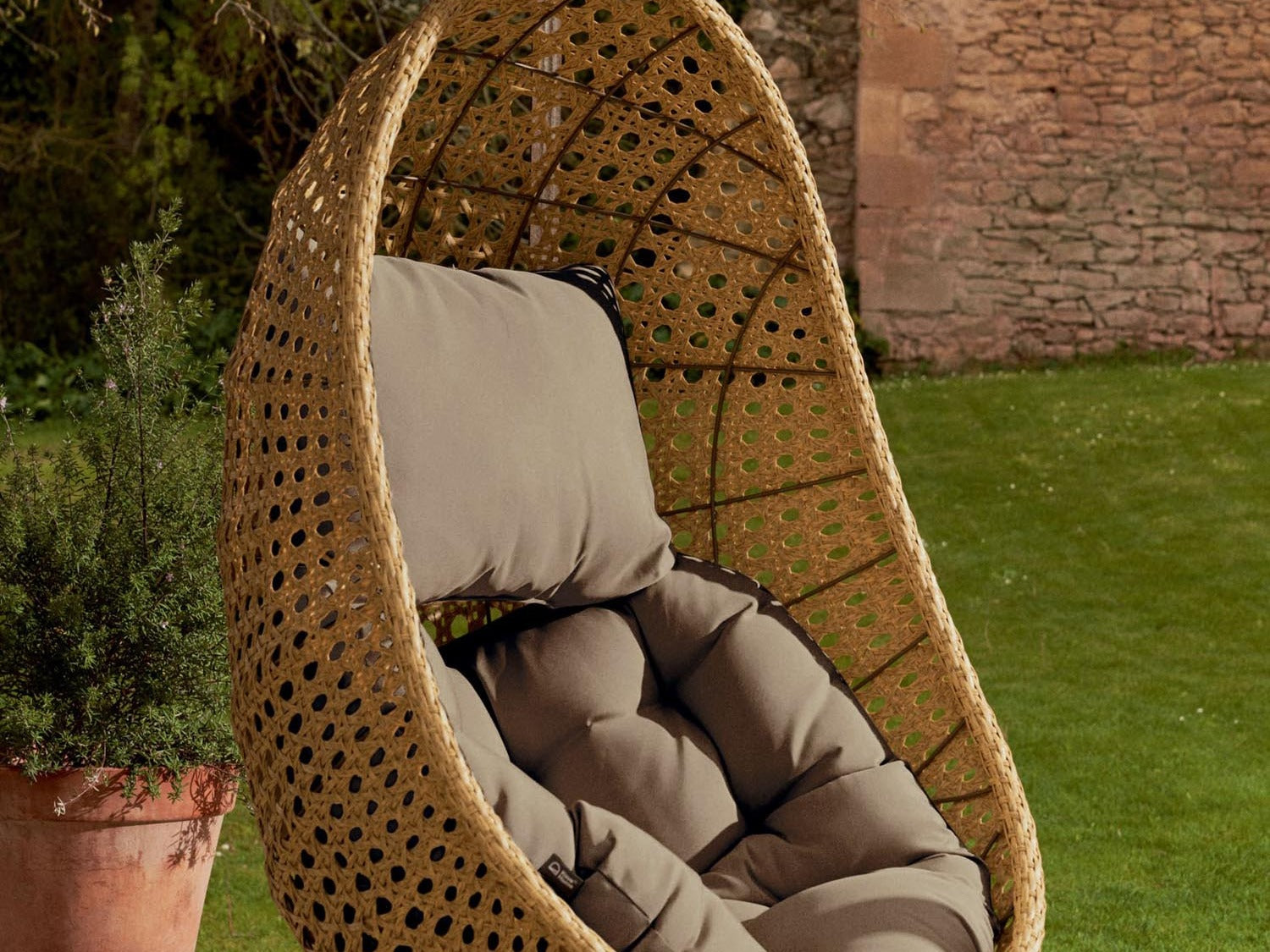 Elegante Cira Kollektion von Kave Home: stilvolle Möbel und Accessoires in harmonischen Farben und modernem Design.