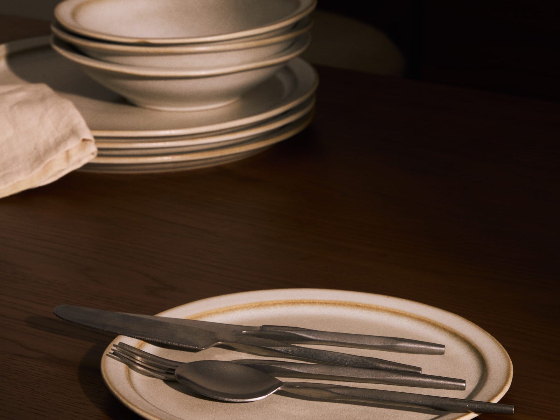 Elegante Coval Kollektion von Kave Home: stilvolle Möbel und Accessoires in modernem Design für jedes Zuhause.