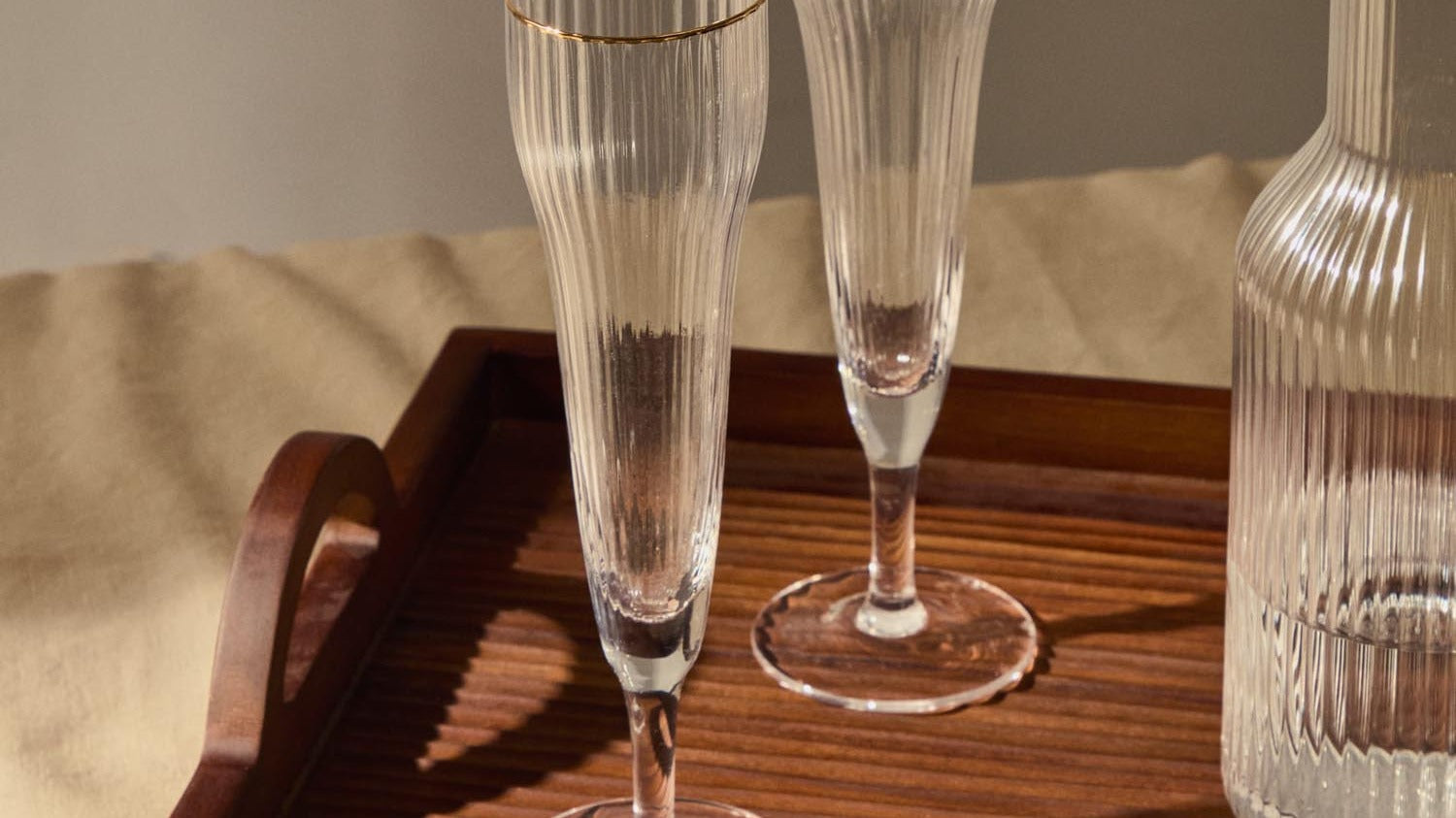Stilvolle Champagner Flutes aus hochwertigen Materialien, perfekt für festliche Anlässe und elegante Genussmomente. Ein Blickfang auf jedem Tisch.