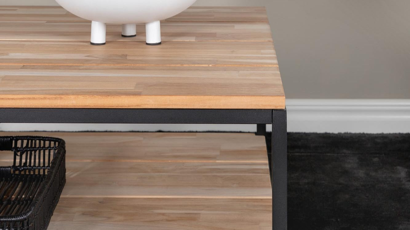 Entdecke die Cirebon Tischserie von Venture Home: stilvolles Design, hochwertige Materialien und zeitlose Eleganz für deinen Essbereich.