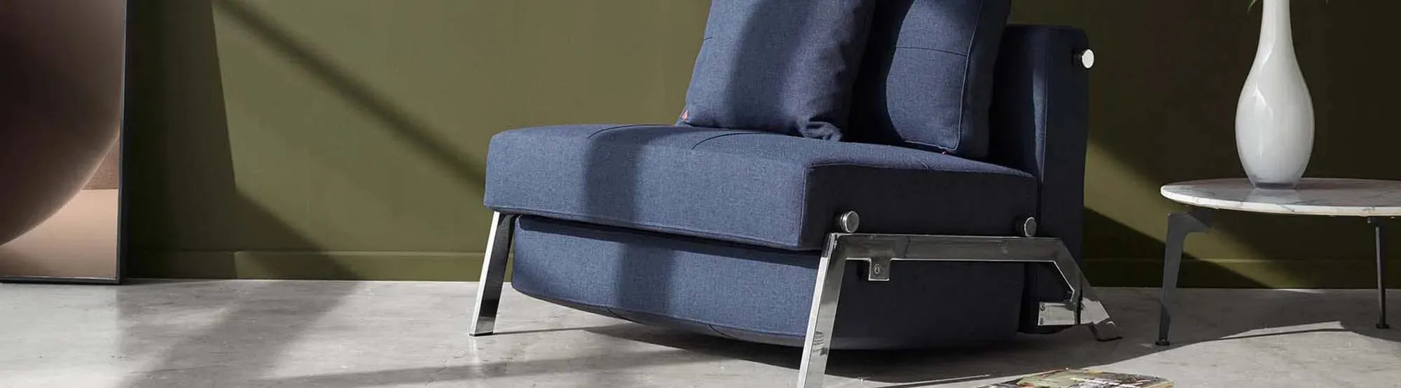 Entdecke die Cubed Kollektion von Innovation Living: kompakte Bettsofas und Schlafsessel, die Platz sparen und höchsten Schlafkomfort bieten. Ideal für kleine Räume!