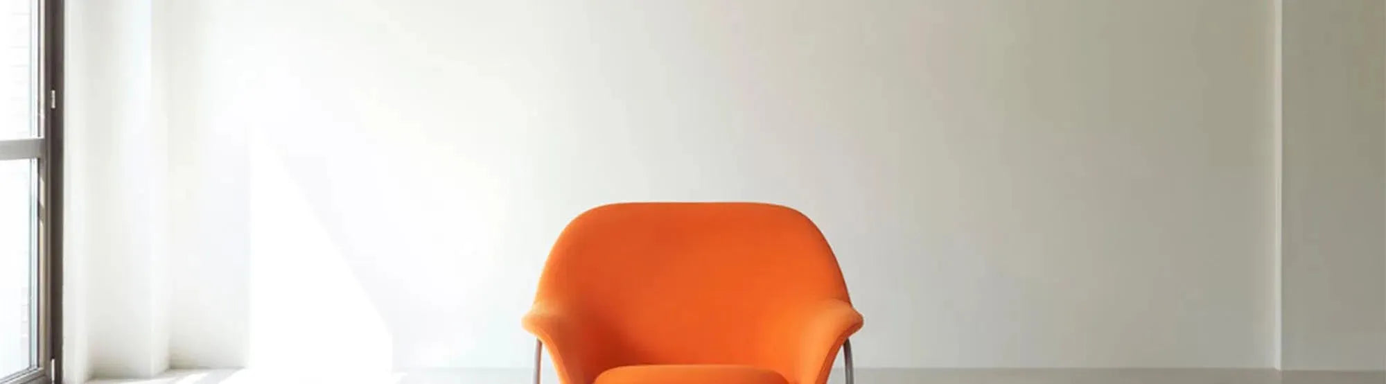 Drape Loungesessel von Normann Copenhagen: elegante, leichte Form, weicher Bezug – perfekt fürs Wohnzimmer und Leseecke.