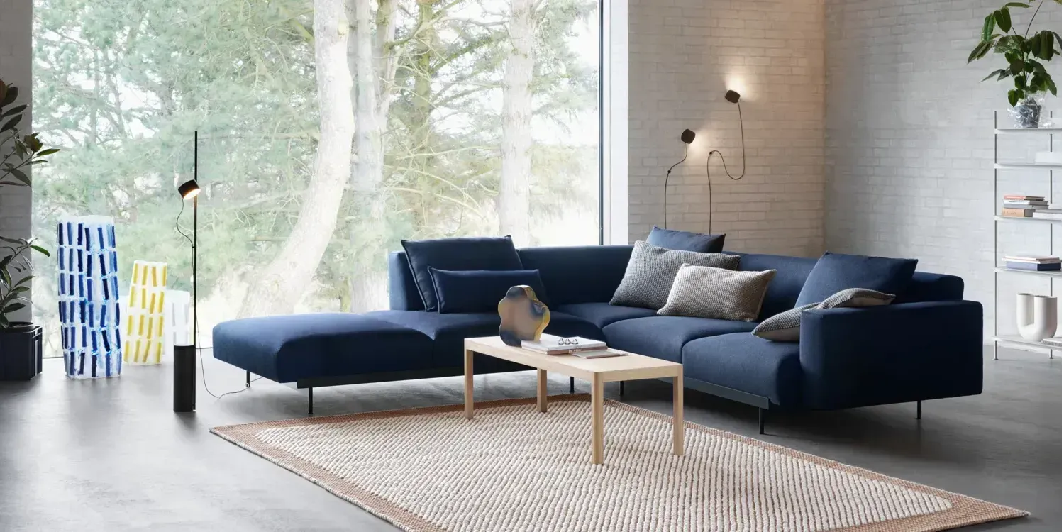 Entdecke stilvolle Sofas bei KAQTU: Polstersofas, modulare Designs und Schlafsofas in vielen Farben und Materialien für dein Wohnzimmer.