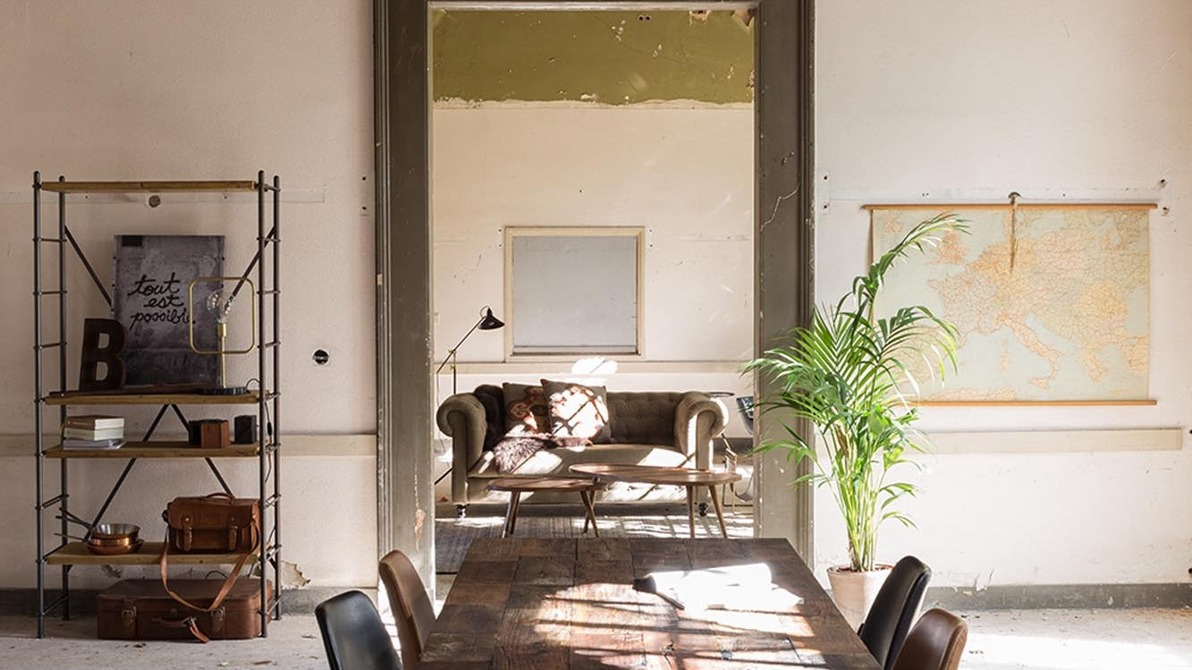 Entdecke die stilvollen und bequemen Franky Stühle von Dutchbone. Hochwertige Verarbeitung, modernes Design und Vintage-Charme für dein Zuhause.