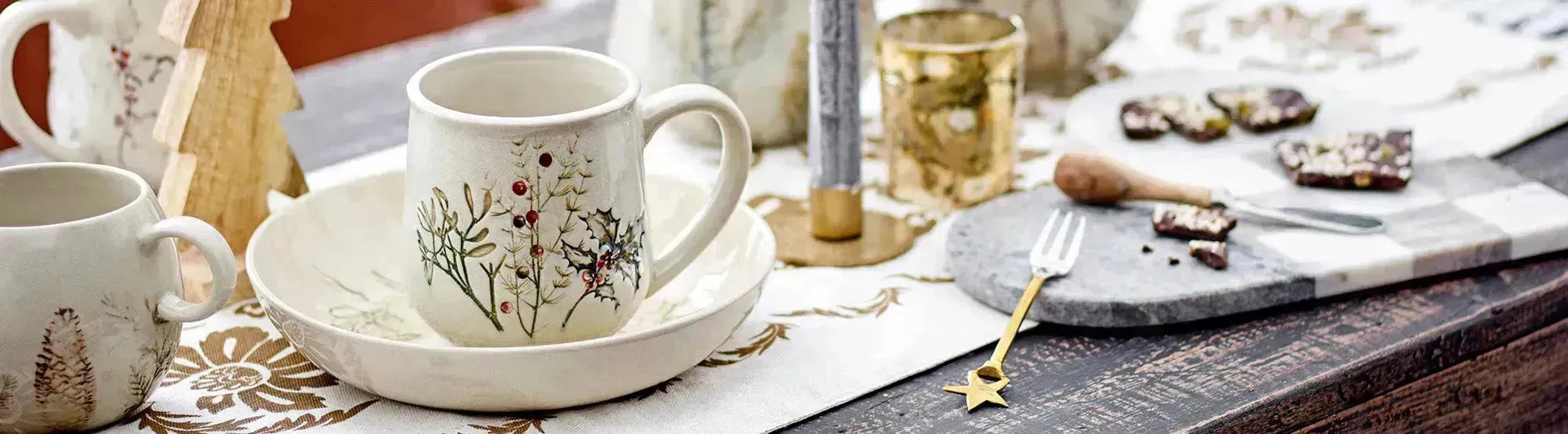 Entdecke die stilvolle Hollie Geschirrserie von Bloomingville: skandinavisches Design, erdige Farbtöne, handgefertigte Optik, praktisch und elegant.