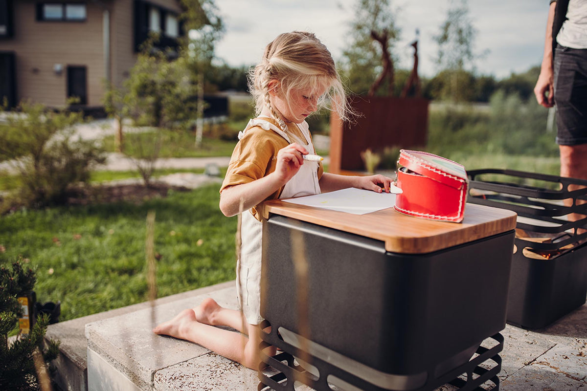 Geschenke für Grillmeister – Höfats CUBE Auflagebrett in Wohnambiente