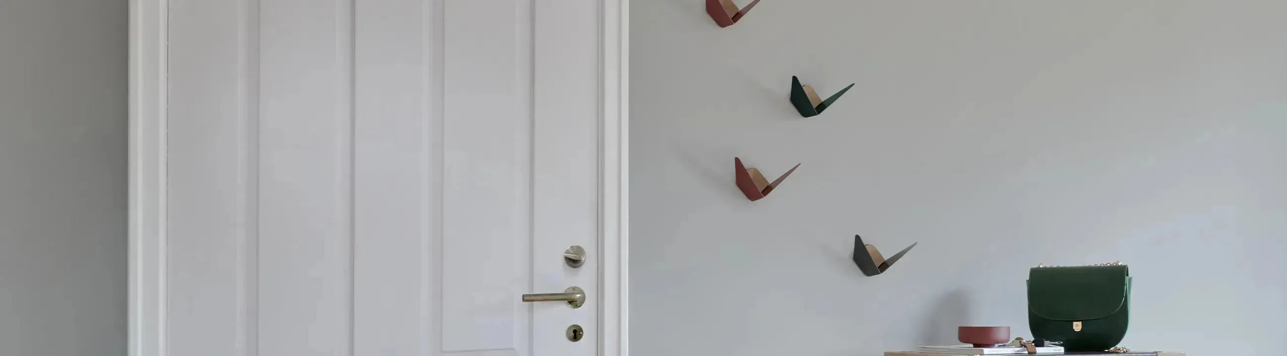 Entdecke unsere modernen Kleiderhaken und Garderobenhaken, die Stil und Funktionalität vereinen. Perfekt für jeden Raum!