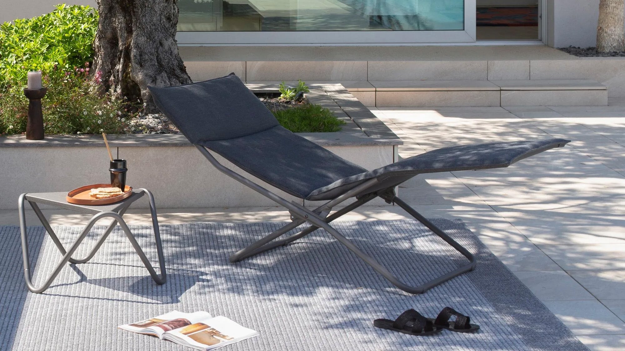 Lafuma Liegestühle vereinen elegantes Design, ergonomischen Komfort und langlebige Materialien für entspannte Stunden im Garten, auf dem Balkon oder beim Camping.