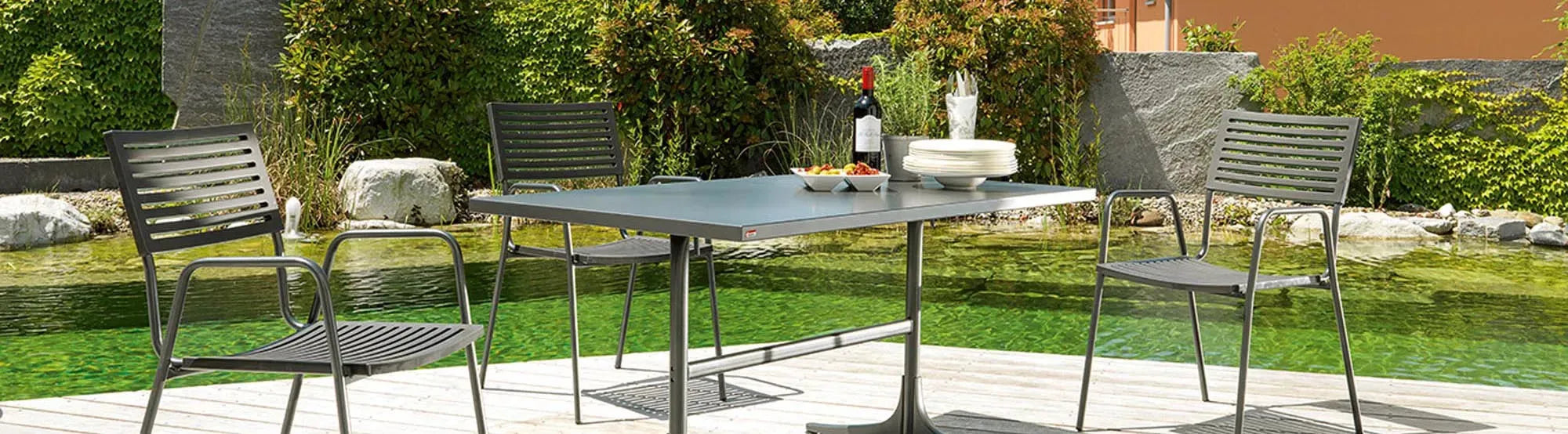 Lamello Gartenstuhl von Schaffner – ikonisches, preisgekröntes Design mit Fiberglas-Lamellen, wetterfest, UV-beständig, Swiss Made.