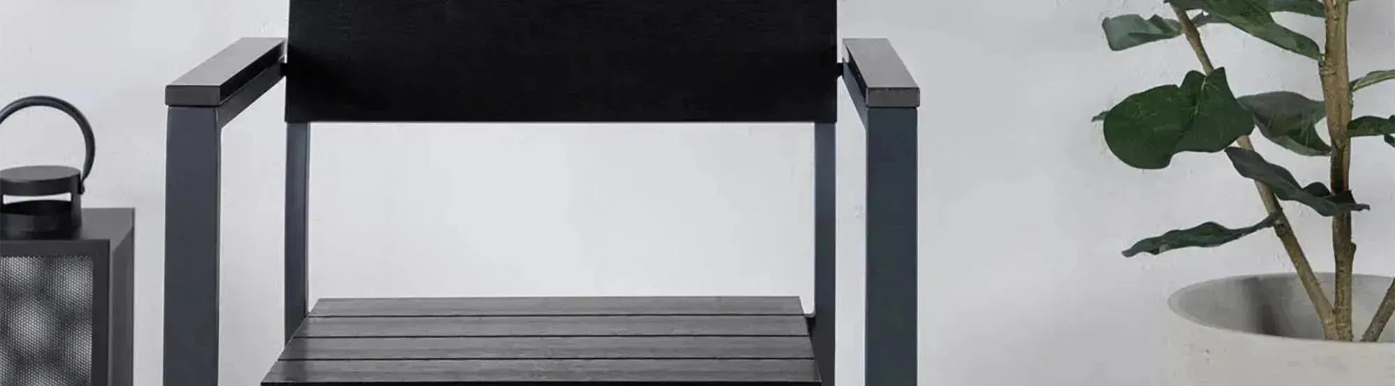Levels von Venture Home: modulare, wetterfeste Outdoor-Möbelkollektion mit Lounges, Esstische und Liegen – zeitloses Design für Garten und Terrasse.