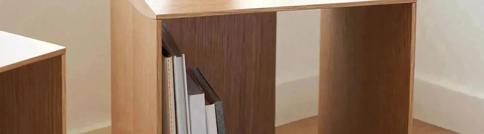 Entdecke die Litto Kollektion von Kave Home: elegante Tische & Regale mit feinen Linien, modular und kombinierbar für stilvolle Räume.