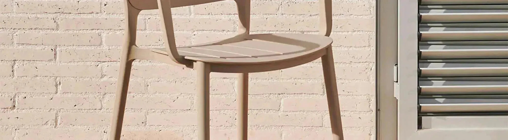 Entdecke die stilvollen Outdoor-Stühle der Morella-Kollektion von Kave Home. Modernes Design, Komfort und Wetterfestigkeit für deinen Garten!