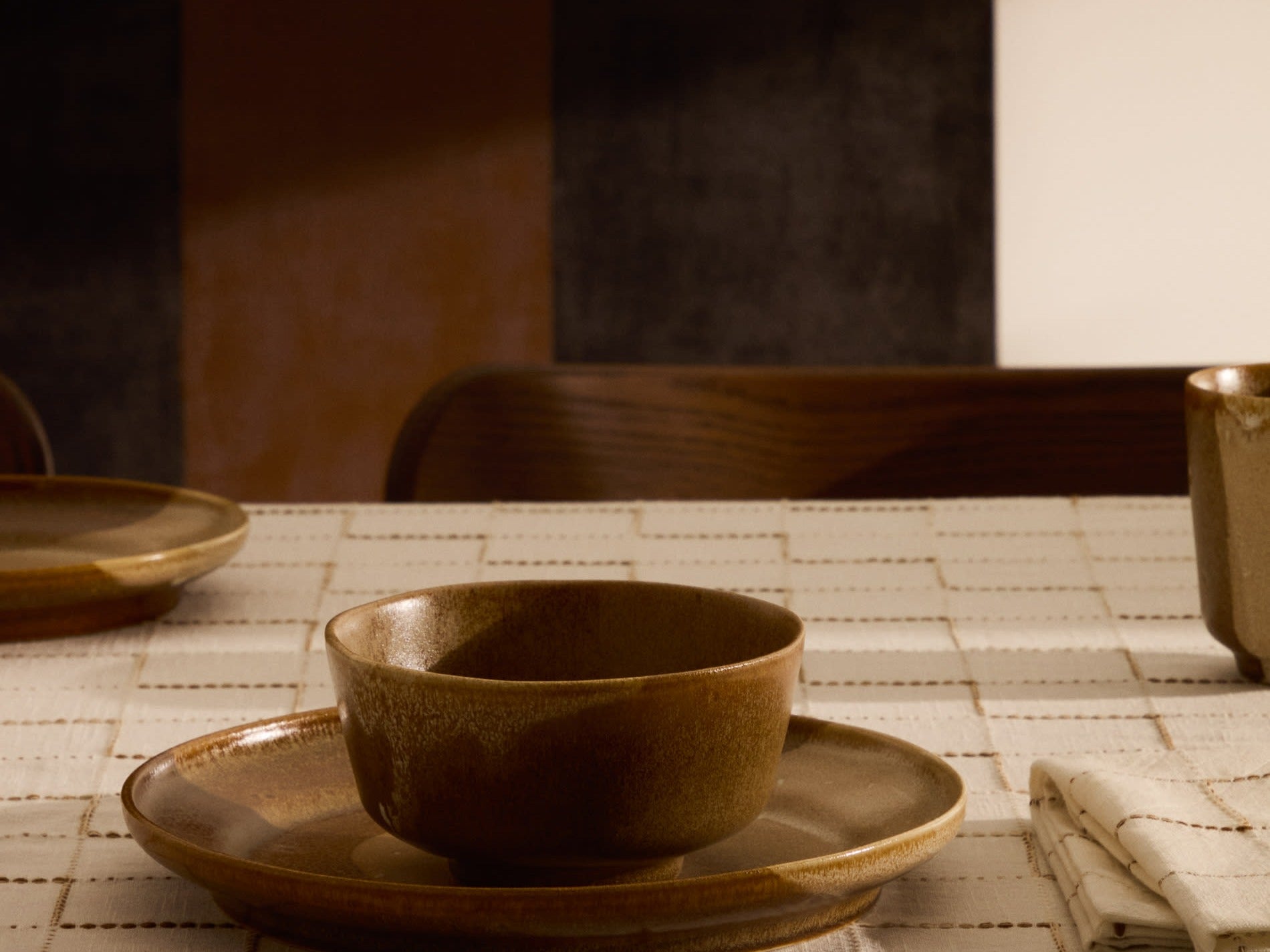 Elegante Nagoli Kollektion von Kave Home: stilvolle Möbel mit modernem Design und warmen Holztönen.