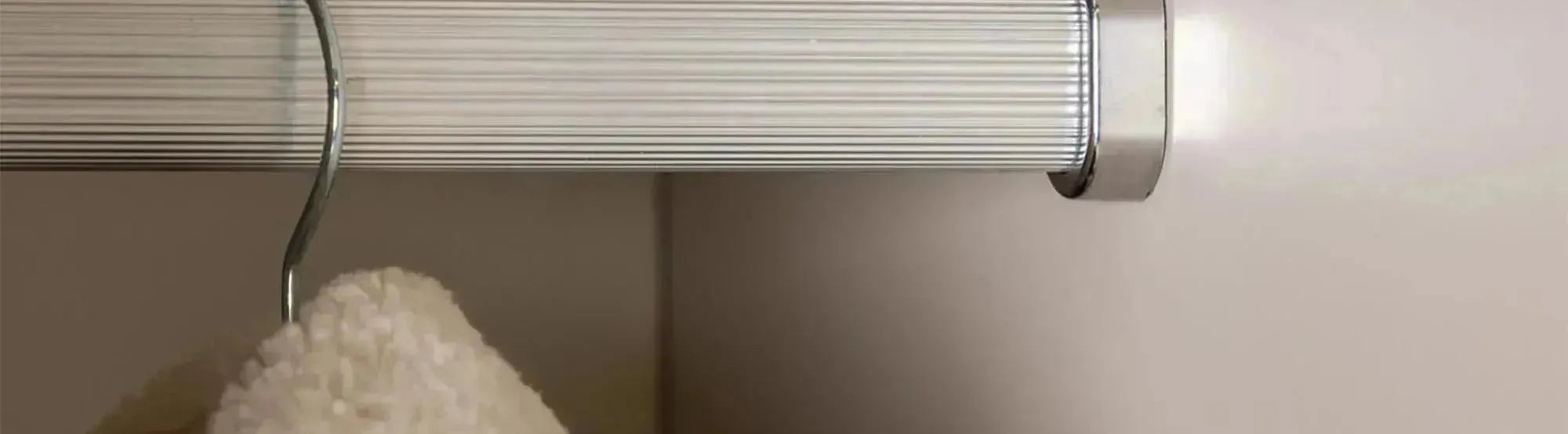 Entdecke die stilvolle Nice-Kollektion von Venture Home: elegante Kommoden und Schränke für jeden Raum, die modernes Design und Funktionalität vereinen.