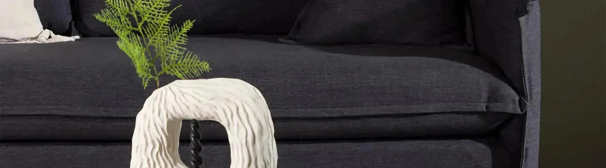 Entdecke die stilvollen Sofas und Sessel der Nova-Kollektion von Venture Home. Modernes Design trifft auf unvergleichlichen Komfort.