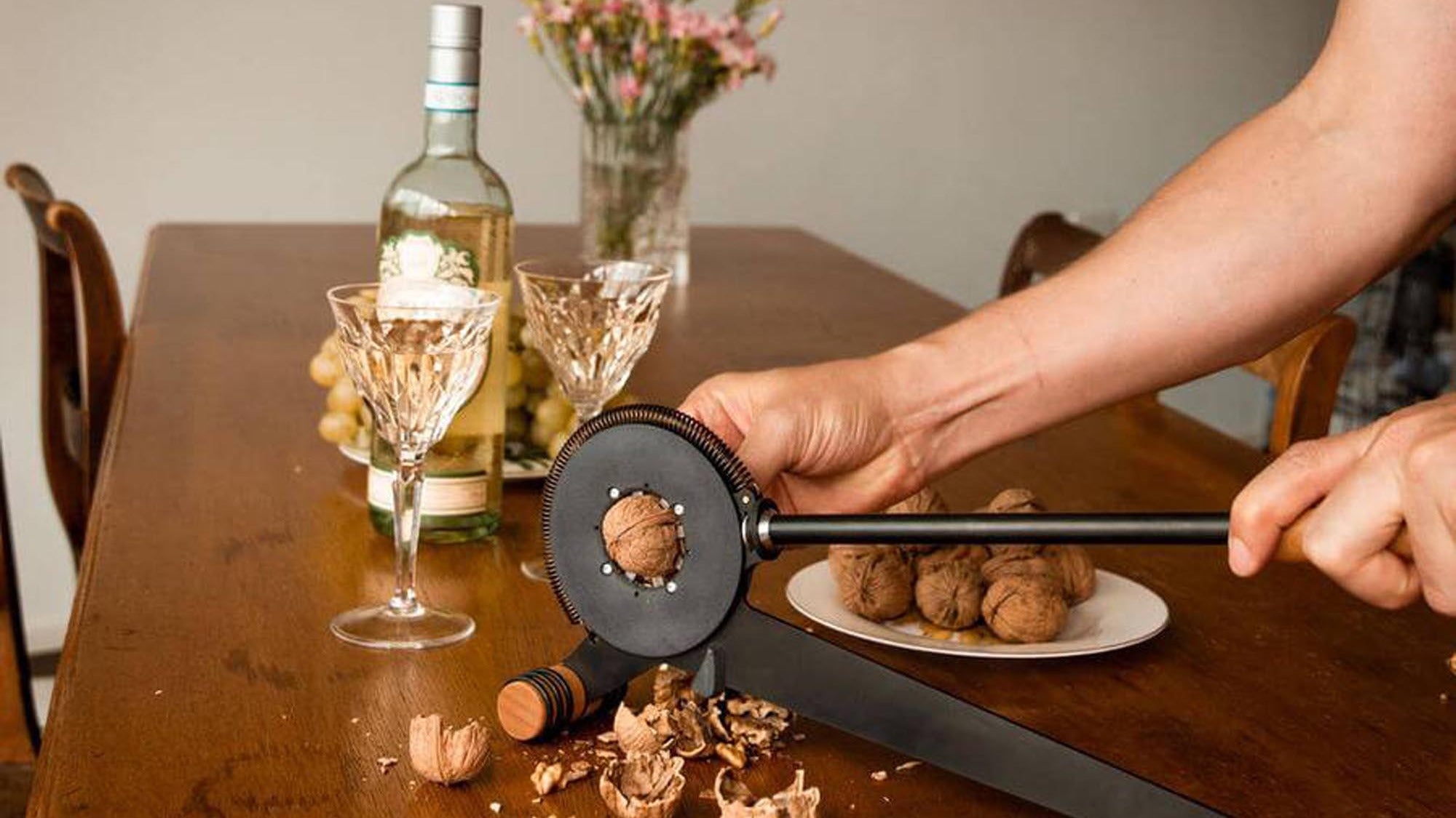 Zauberhafte Nussknacker-Figuren vereinen traditionelles Handwerk mit modernem Design, bringen festliche Eleganz und nostalgischen Charme in jedes Zuhause.