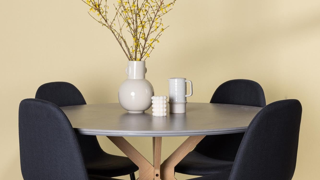 Entdecke die elegante Piazza-Serie von Venture Home: stilvolle Tische aus hochwertigem Holz, perfekt für gesellige Abende und modernes Wohndesign.